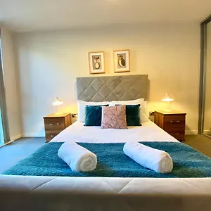 https://blonk-street-luxury-two-bedroom-apartment.yorkshirehotels.net