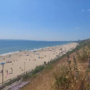 https://apartment-in-boscombe-close-to-beach.tophotelsbath.com
