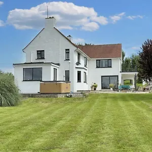 https://stunning-home-with-magnificent-views-in-east-devon.exeterhotels.net