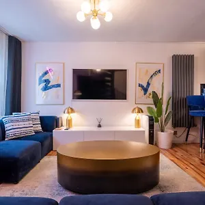 https://stunning-2-bed-apartment-in-the-heart-of-exeter-ex4-3ea.exeterhotels.net