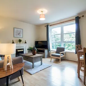 Bright & Tranquil Near Centre With Free Parking! Apartment